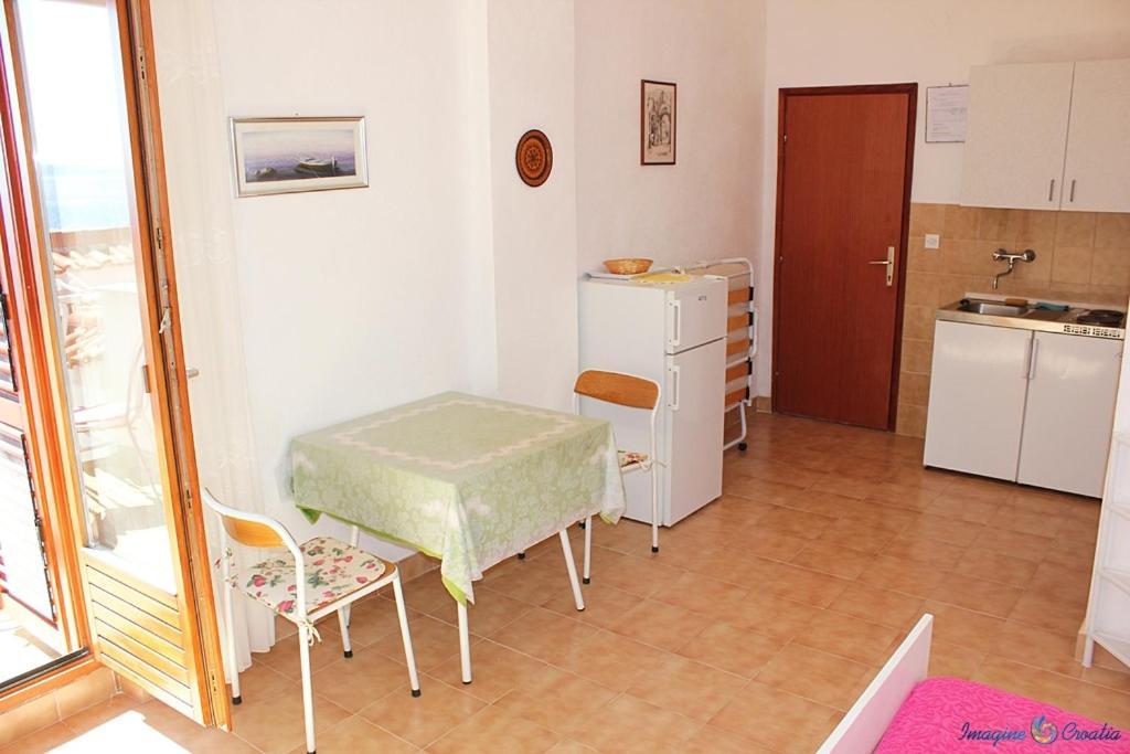 Studio Apartment In Pisak With Sea View, Balcony, Air Conditioning, Wi-Fi 외부 사진